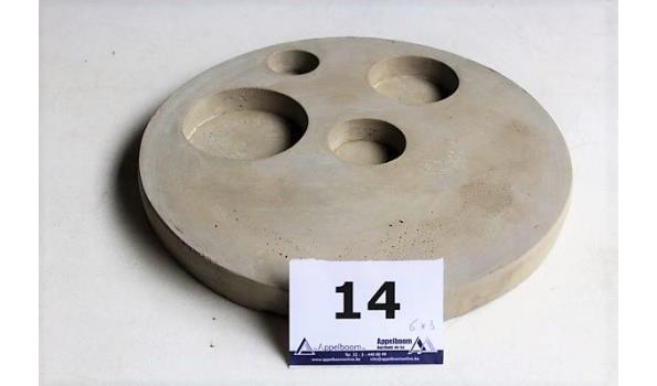 18 betonnen kaarsen/theelichthouders, diam plm 35cm, h plm 3cm
